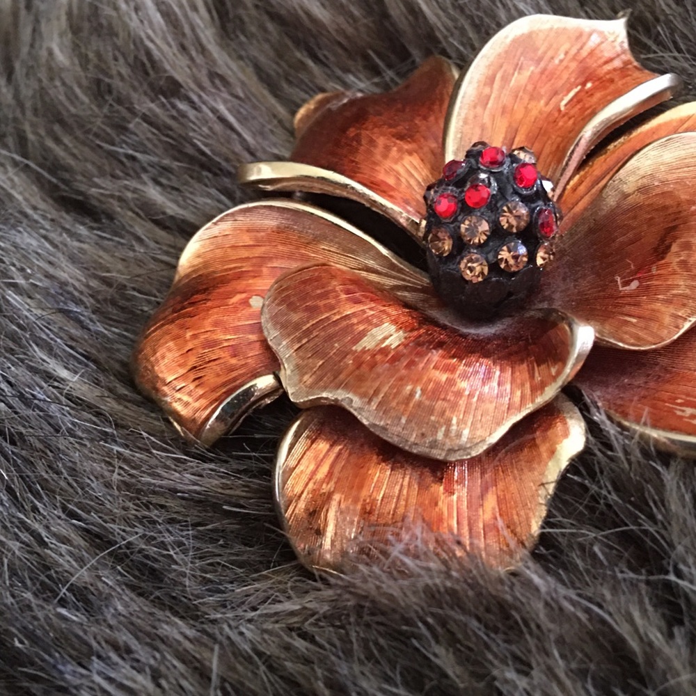 Vintage painted gold tone rhinestone pin brooch - Picture 4 of 6